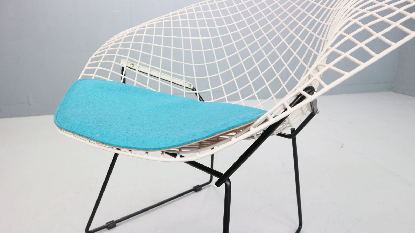 photo for sale Diamond Chair By Harry Bertoia In White & Black Metal And New Blue Seating
