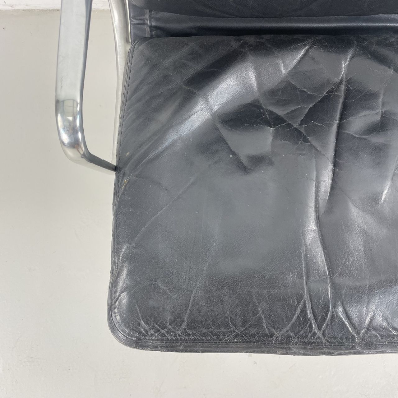 Eames Black Leather Soft Pad Group Chair photo Furniture