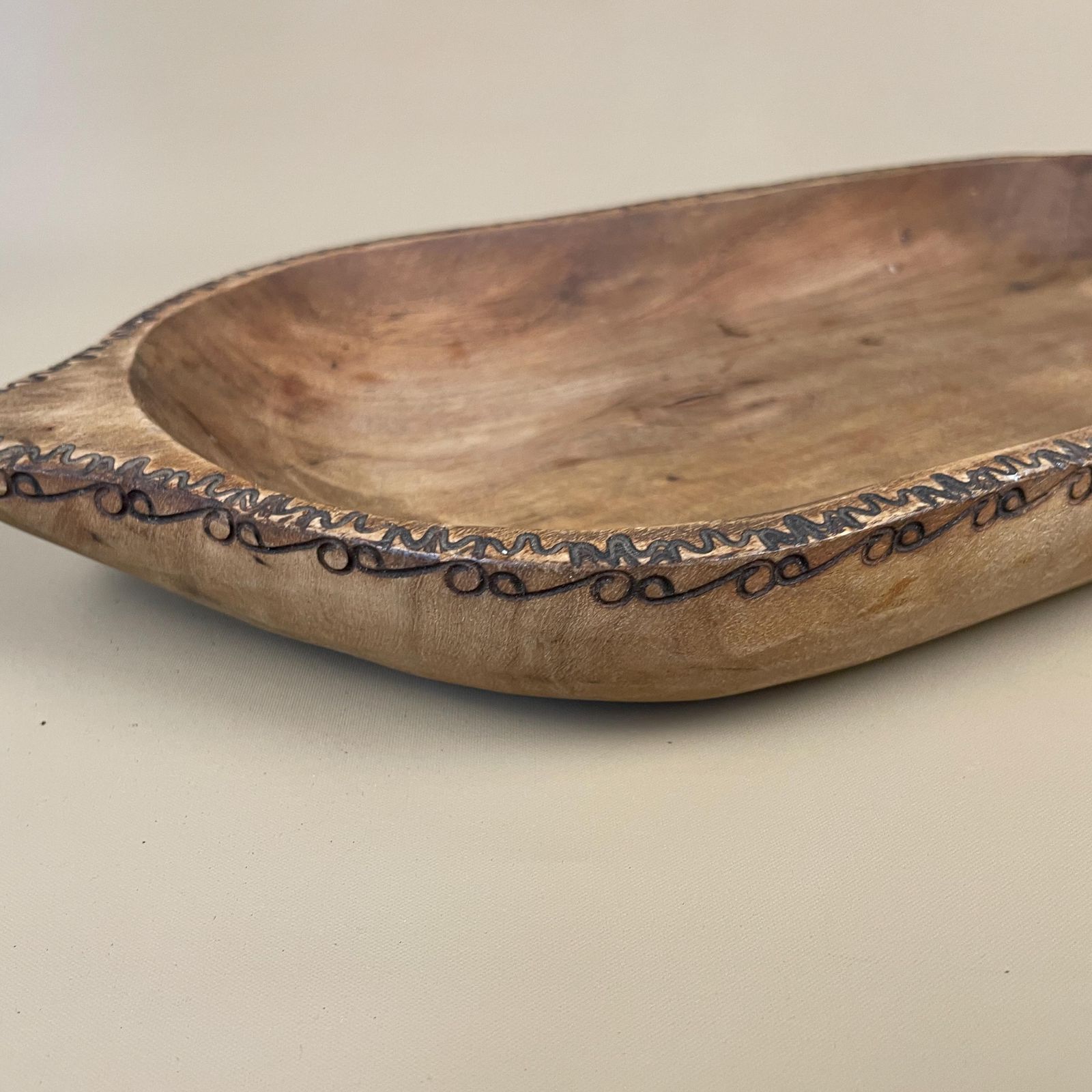 Vintage Colombian Wooden Display Tray Handmade Brown Smooth Wood Long Rounded South American Long Serving Plate Bowl Decorative Pattern Edge photo Home Decor