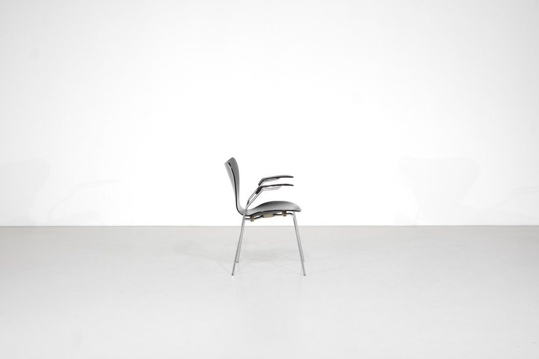 Chair Model " 3207 "In Wood By Arne Jacobsen For Fritz Hansen, Denmark 1955.