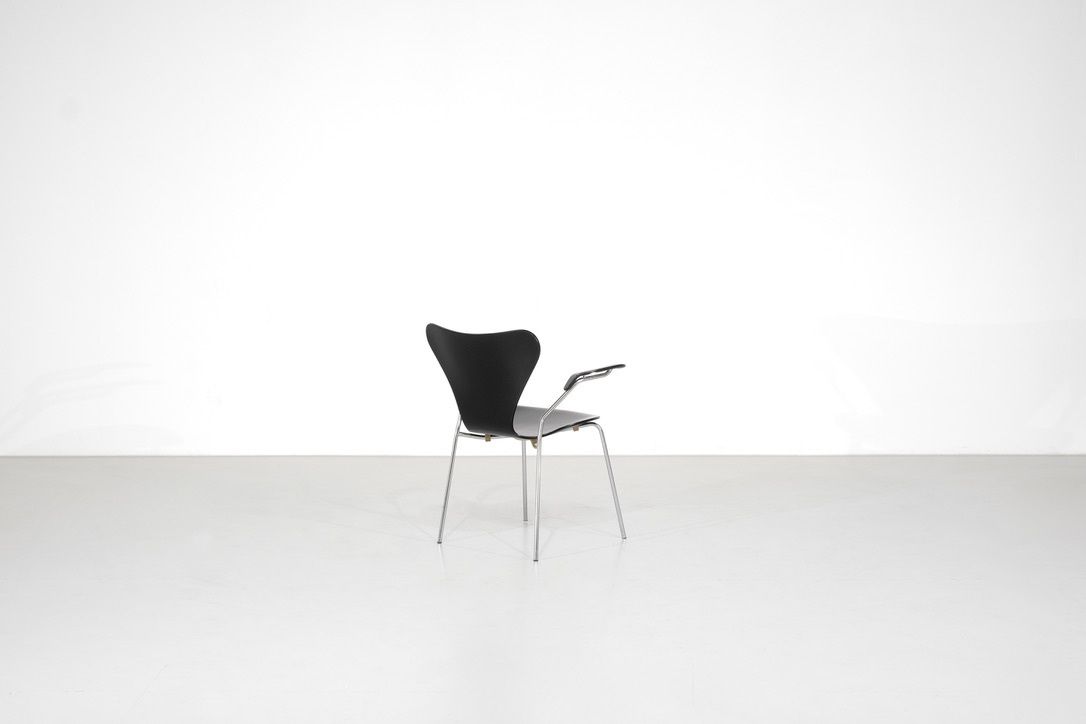 Chair Model " 3207 "In Wood By Arne Jacobsen For Fritz Hansen, Denmark 1955. photo for sale