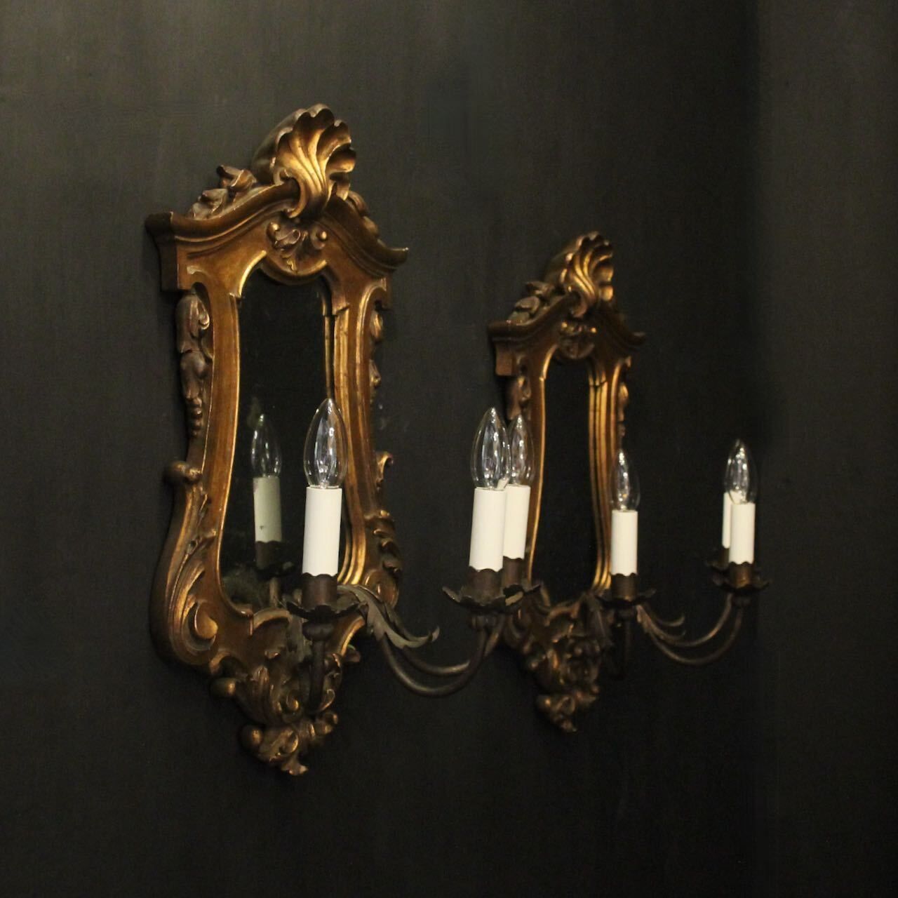Florentine Pair Of Giltwood Antique Girandoles photo vinterior