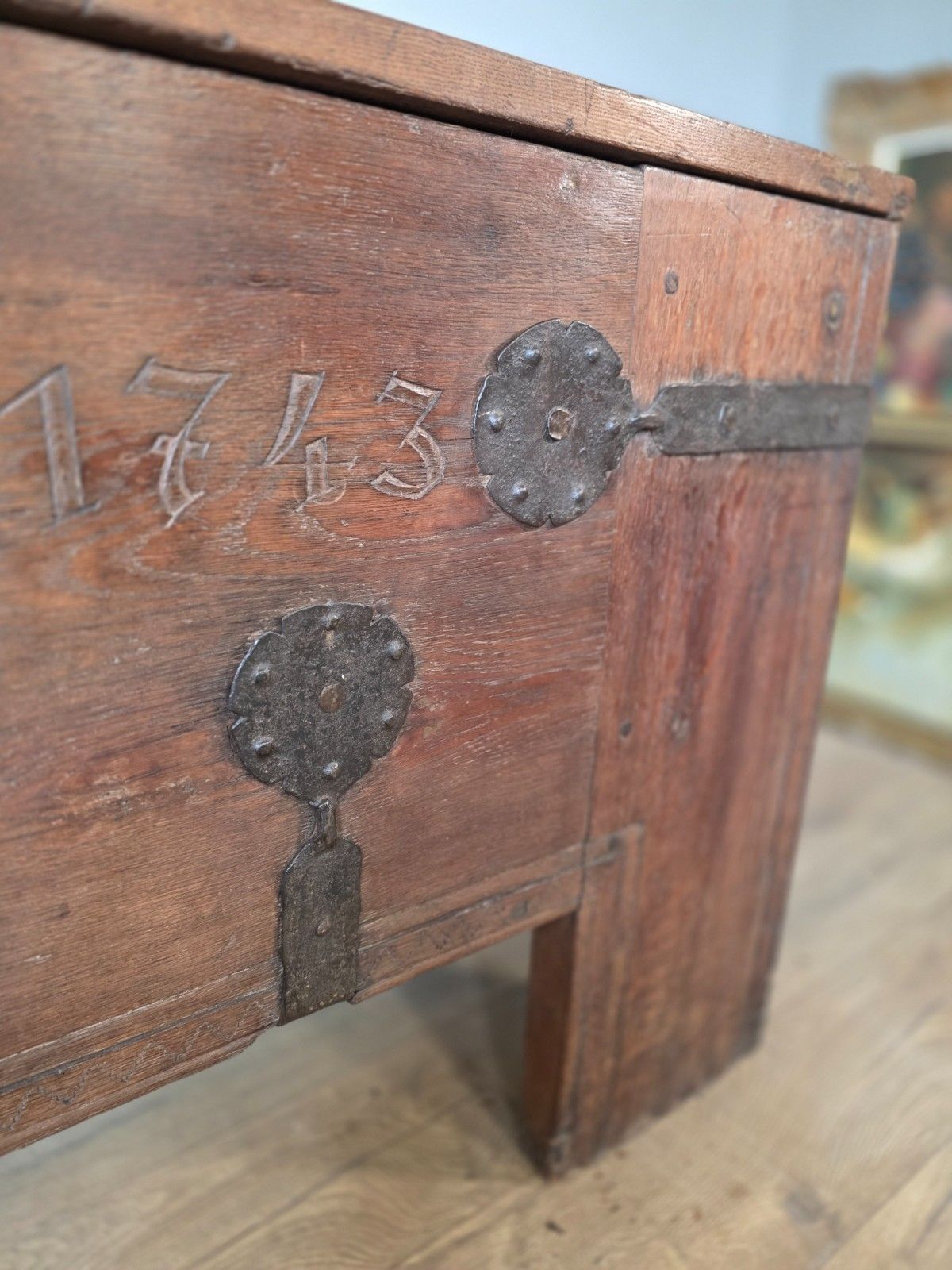 photo furniture Dated Oak Ironbound Westphalian Coffeur