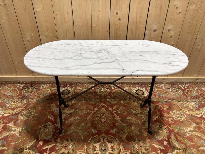 Table Bistrot Avec Plateau Ovale En Marbre photo buy