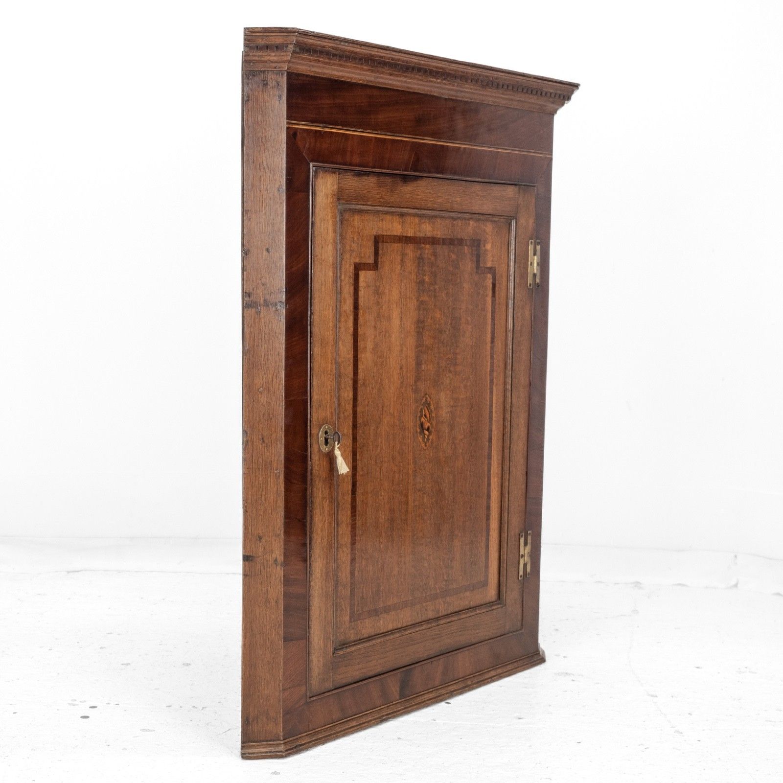 George III Oak & Mahogany Crossbanded Inlaid Wall Hanging Corner Cupboard, Late 18 Century Georgian photo 349.0