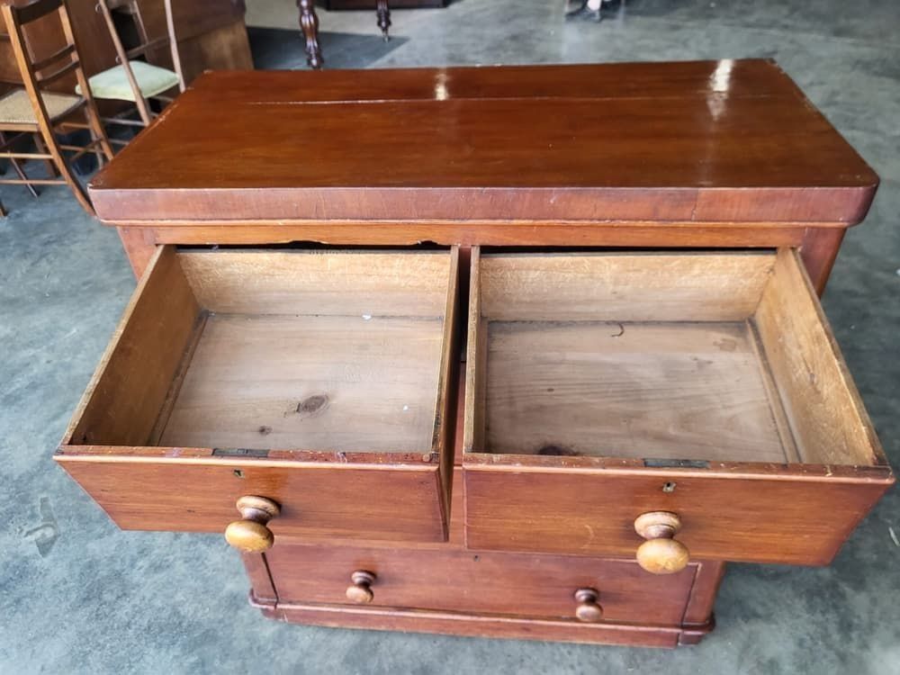 photo furniture Antique Victorian Mahogany 2 Over 3 Chest Of Drawers Knob Handles