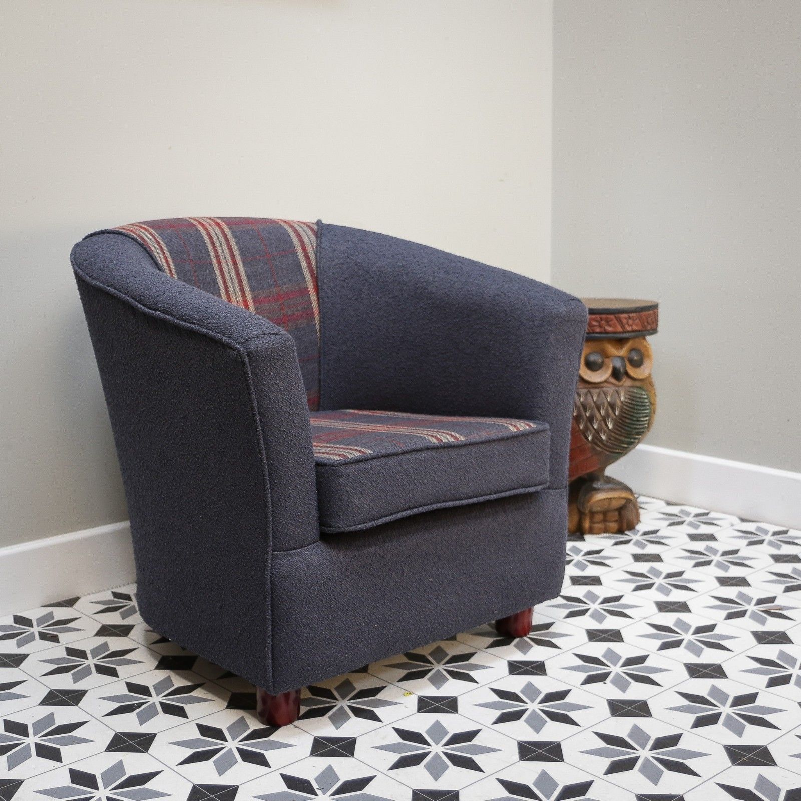 Upholstered Blue And Tartan Tub Chair photo 325.0