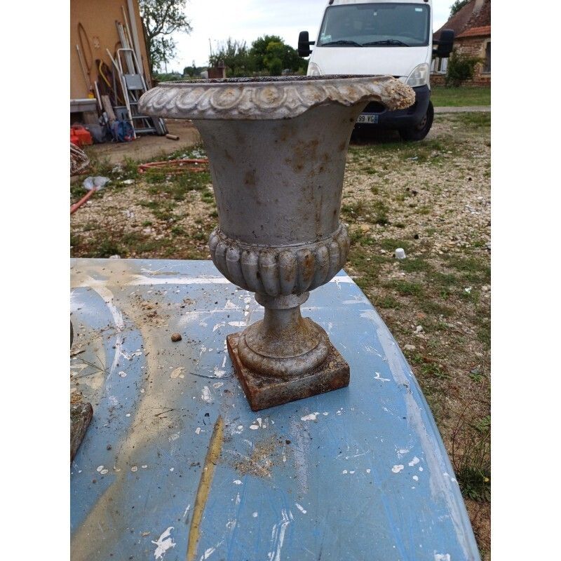 photo furniture Set Of 6 Medici Cast Iron Vases From Charleville   Mézières 1900
