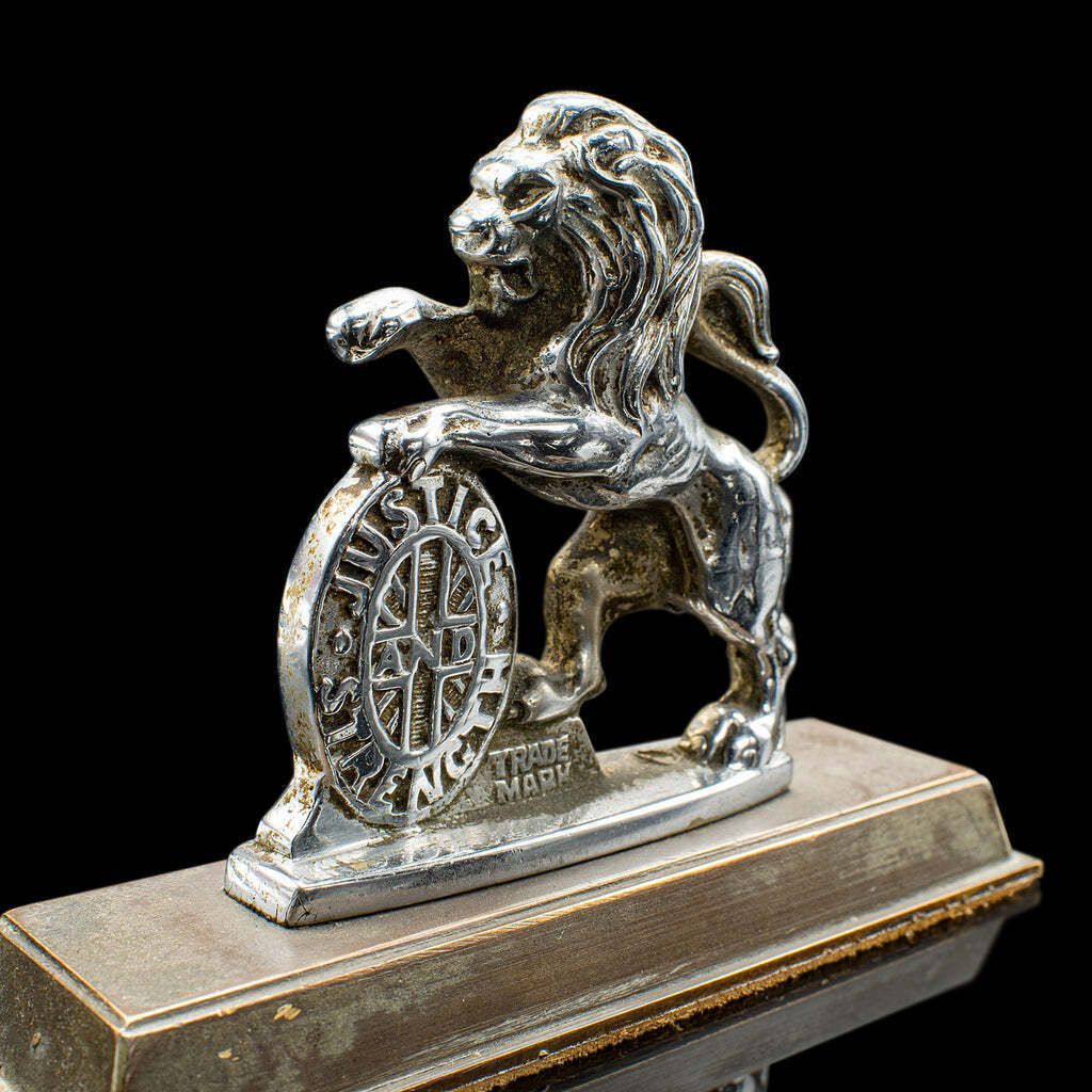 Small Antique Lion Paperweight English Animal Figure Patriotic Grille Mascot photo vinterior