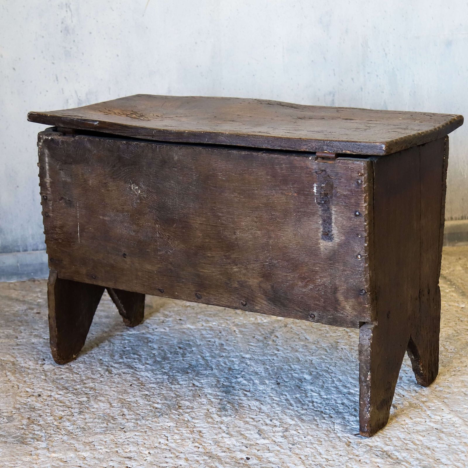 photo vinterior 17th Century English Oak Six Plank Chest   Deep Patina Earned Over Nearly 400 Years
