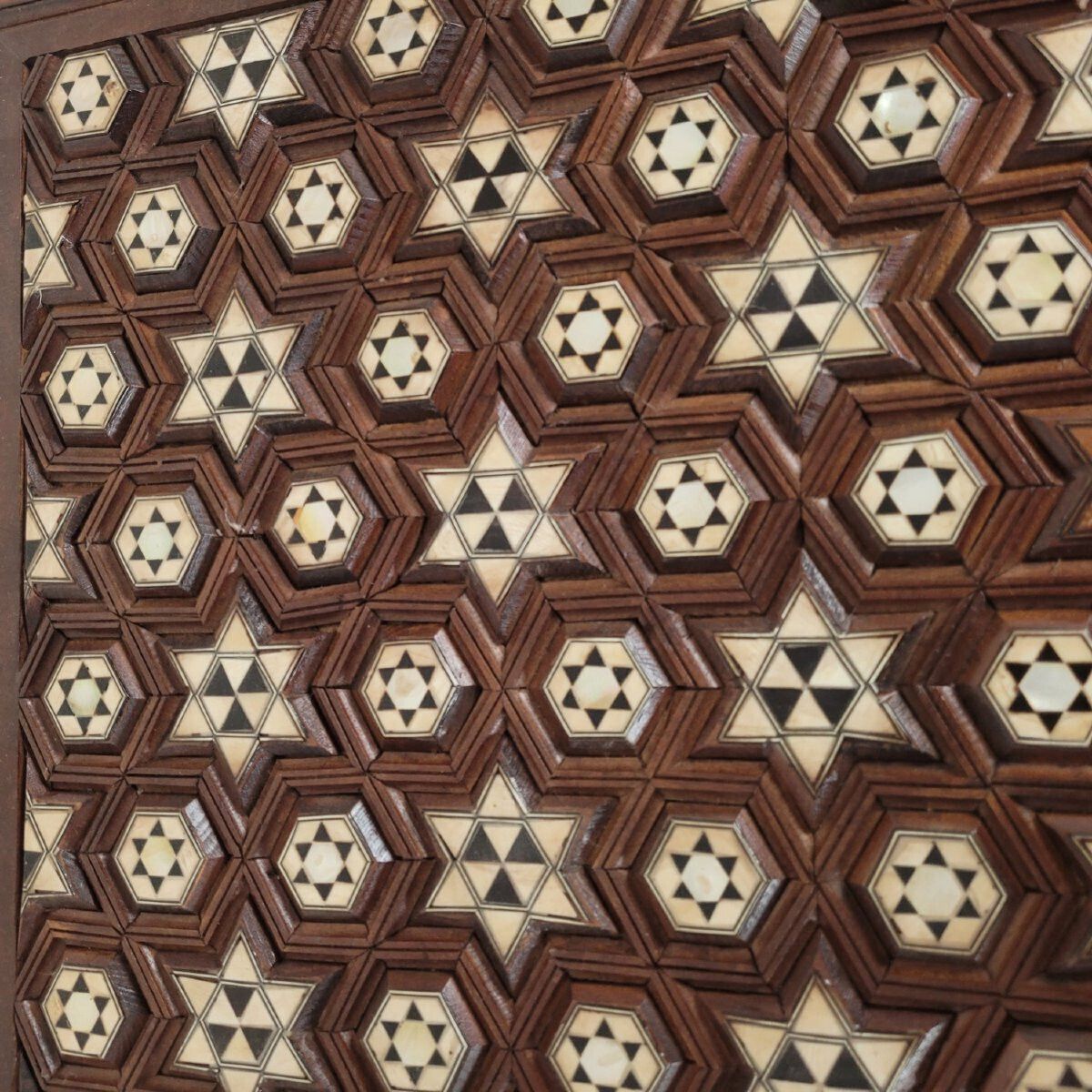 Oriental Center Table In Wood, Mother Of Pearl And Bone Marquetry, 20th Century photo vinterior