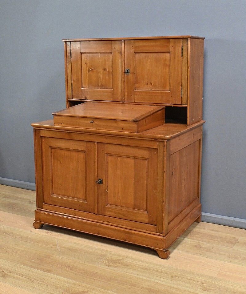 photo furniture Pitch Pine Commercial Furniture With Lectern – 1920