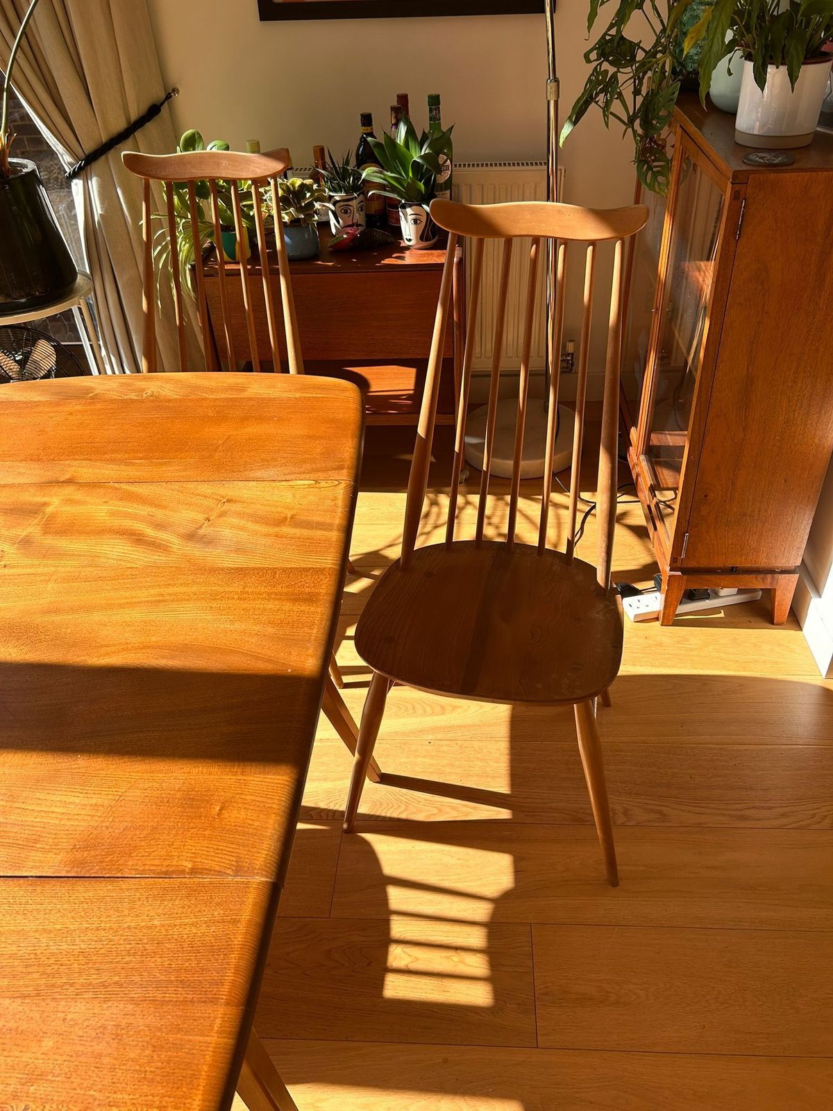 Ercol Blue Label Dining Set With 2 Leaf Table And Four Goldsmith Chairs photo vinterior