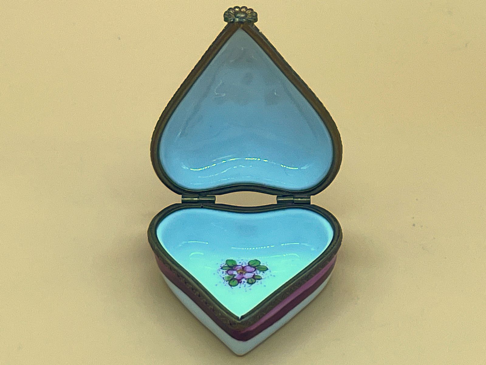 Marque Deposee Limoges Porcelain France Heart Shaped Hand Painted Trinket / Jewelry Box. photo Home Decor