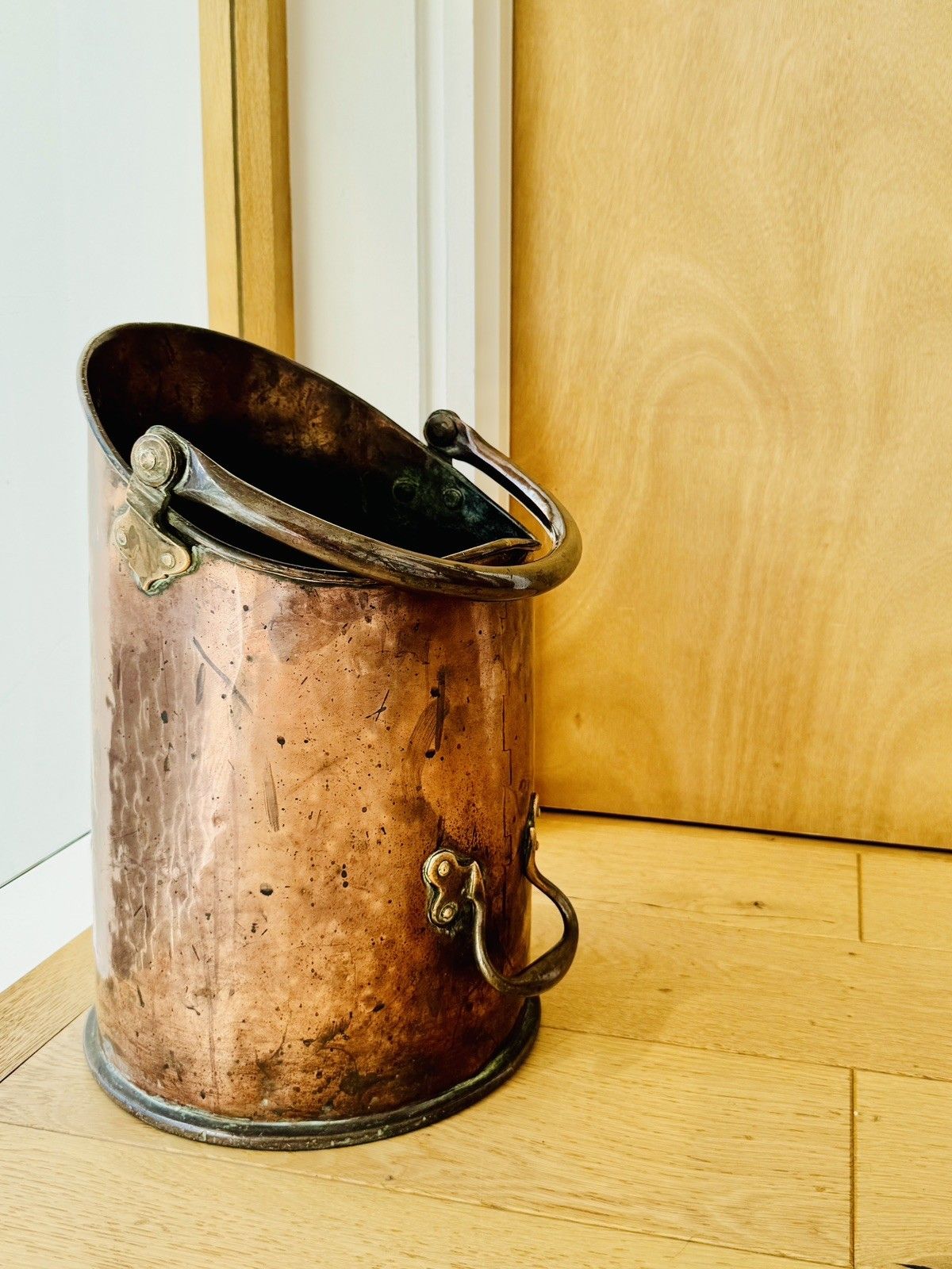 photo vinterior Large Antique Country House Coal Bin, English Copper, Fireside Keeper, Victorian