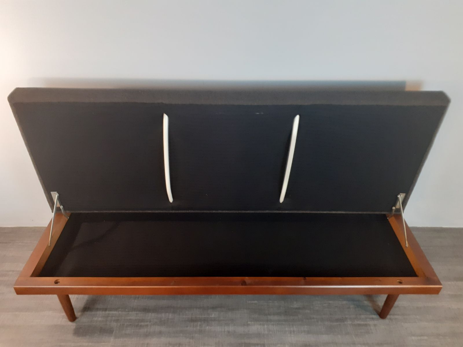 photo vinterior Pair Of Svane Daybeds And Corner Table In Teak Designed By Ingmar Relling,  Scandinavian Mid Century 1960s