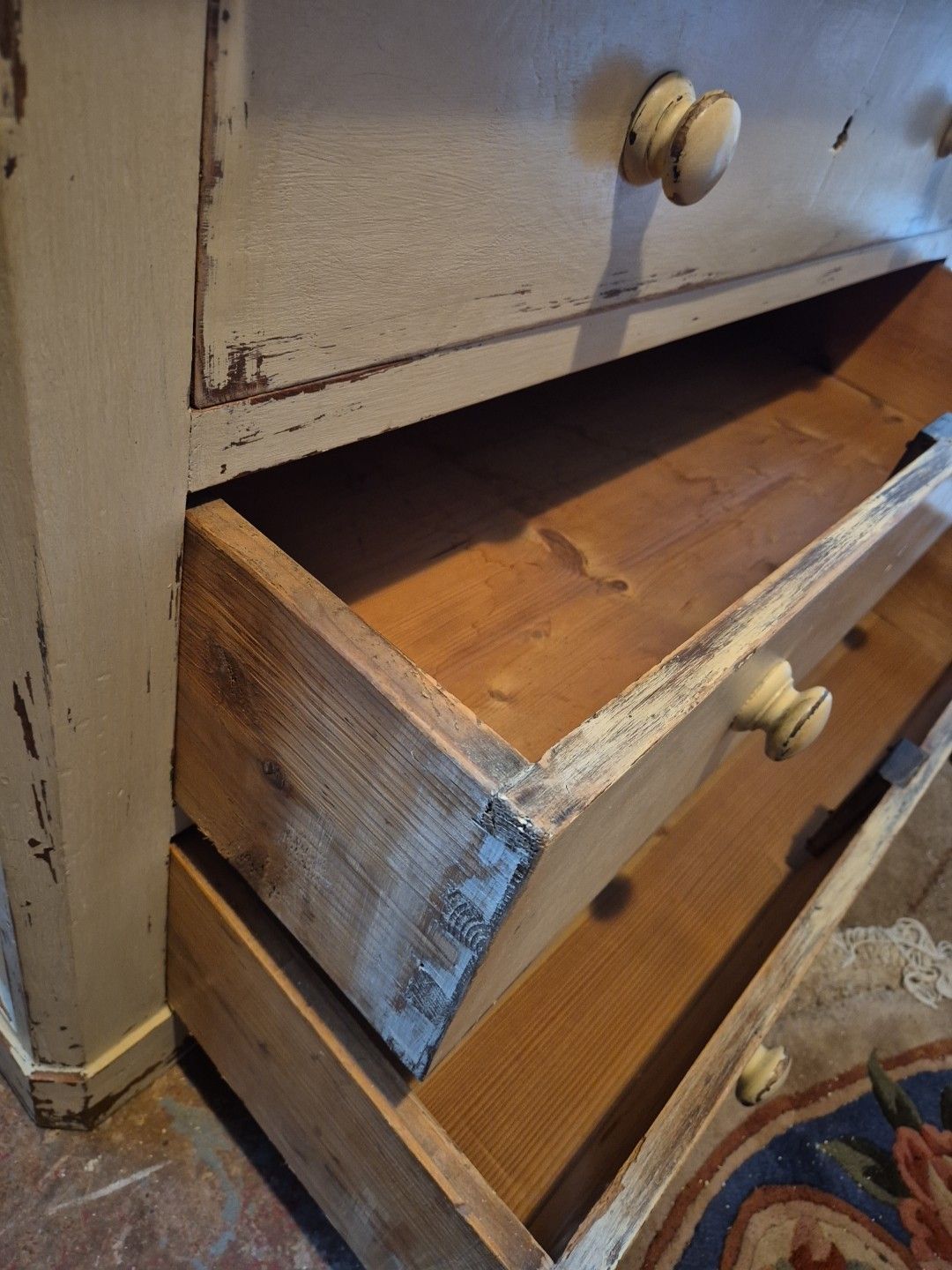photo vinterior Large Antique Pine / Oak Lightly Distressed 4 Drawer Chest Of Drawers