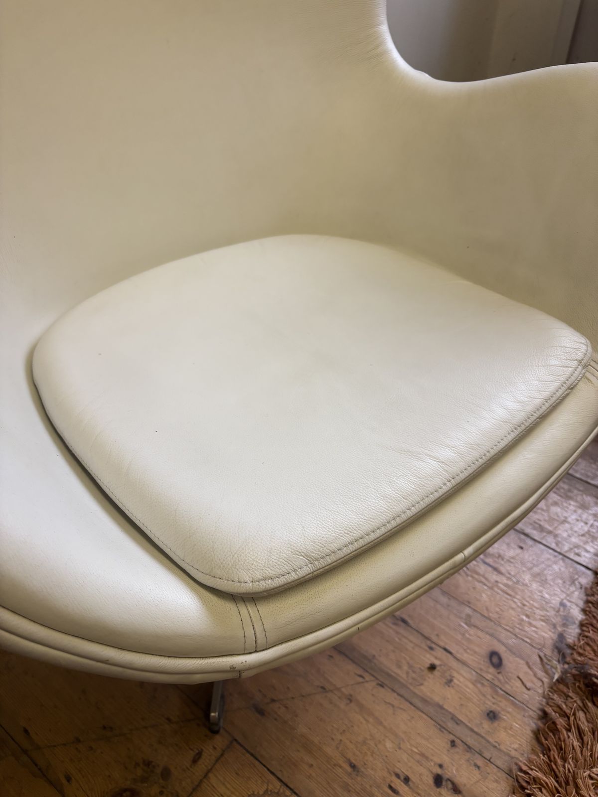 Cream Egg Chair photo 550.0