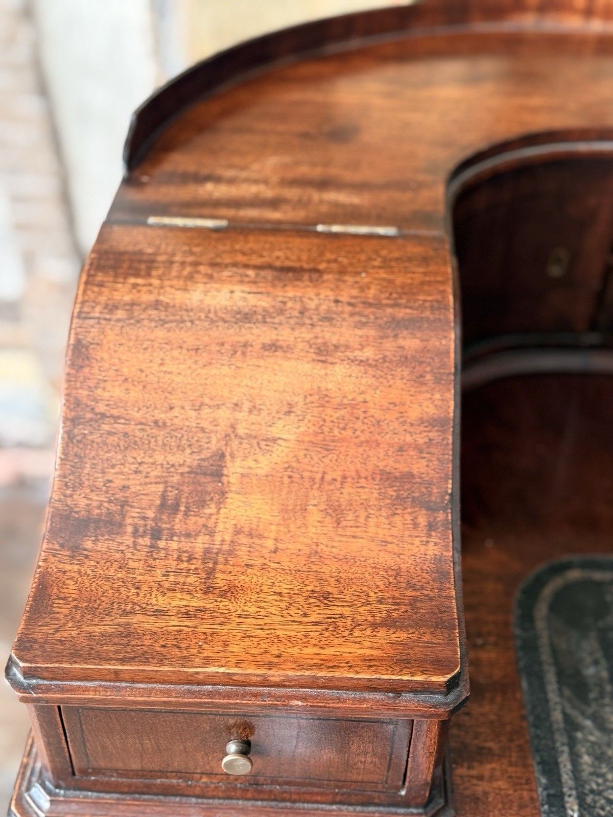photo furniture Fine Quality English Antique Mahogany Carlton House Curved Writing Desk C 1860
