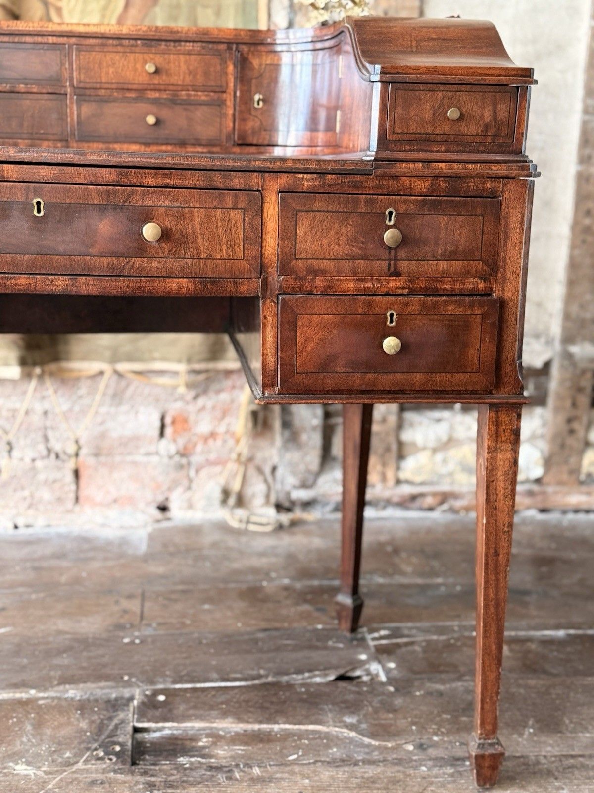 photo vinterior Fine Quality English Antique Mahogany Carlton House Curved Writing Desk C 1860