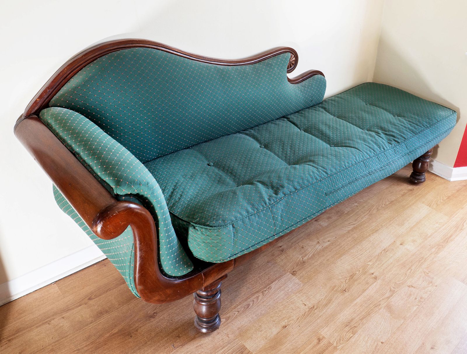 Late Victorian Mahogany Chaise Longue. photo furniture