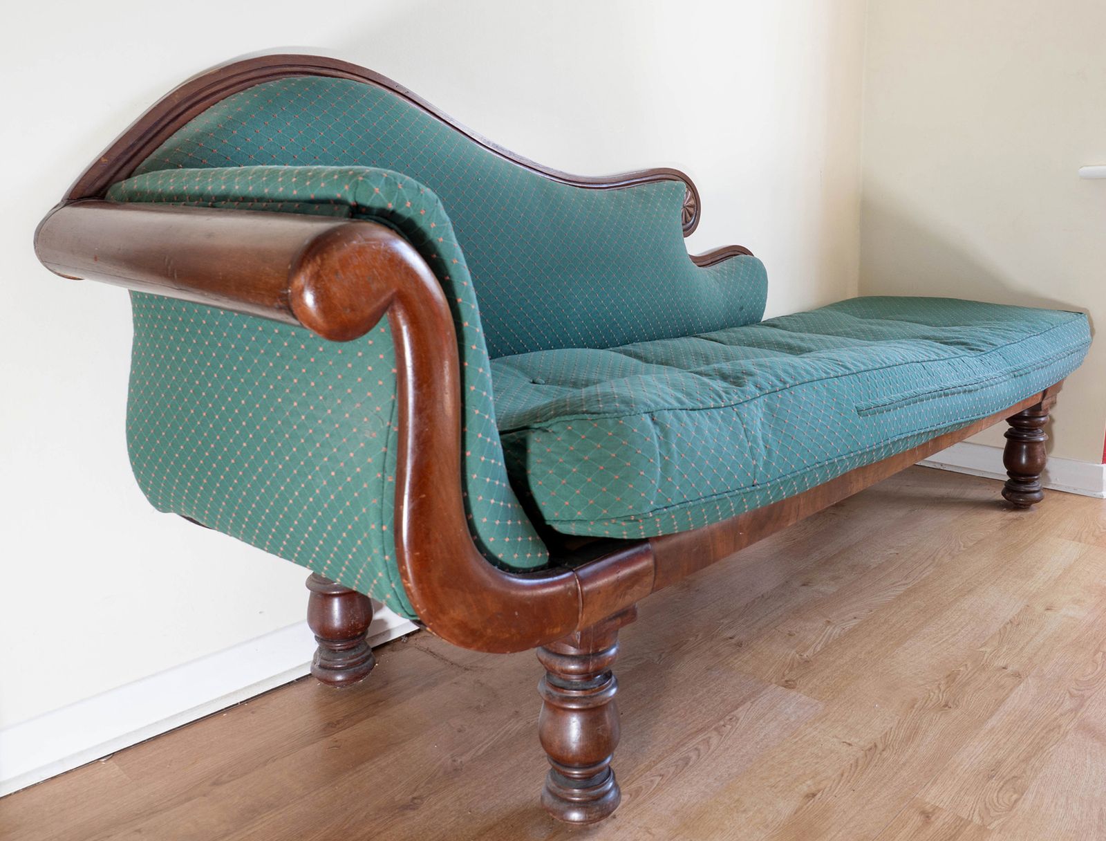 Late Victorian Mahogany Chaise Longue. photo for sale