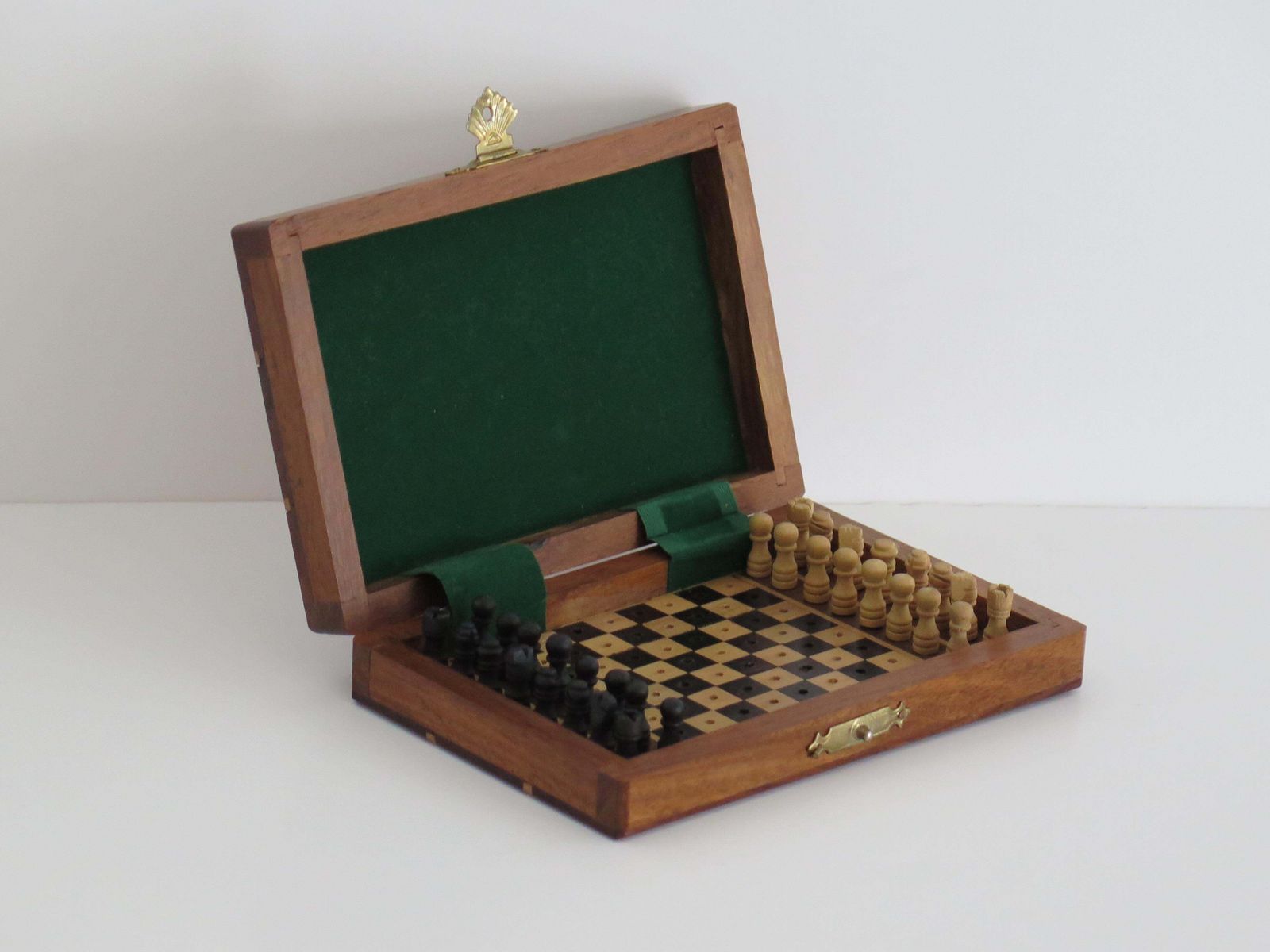 Miniature Travelling Chess Set Game Handmade In Walnut Inlaid Box, Circa 1940s photo 275.0