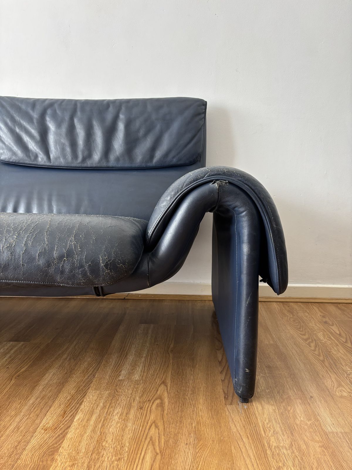 photo furniture Vintage 1980s 1983 De Sede Ds 2011 2 Seater Luxury Blue Leather Sofa Couch