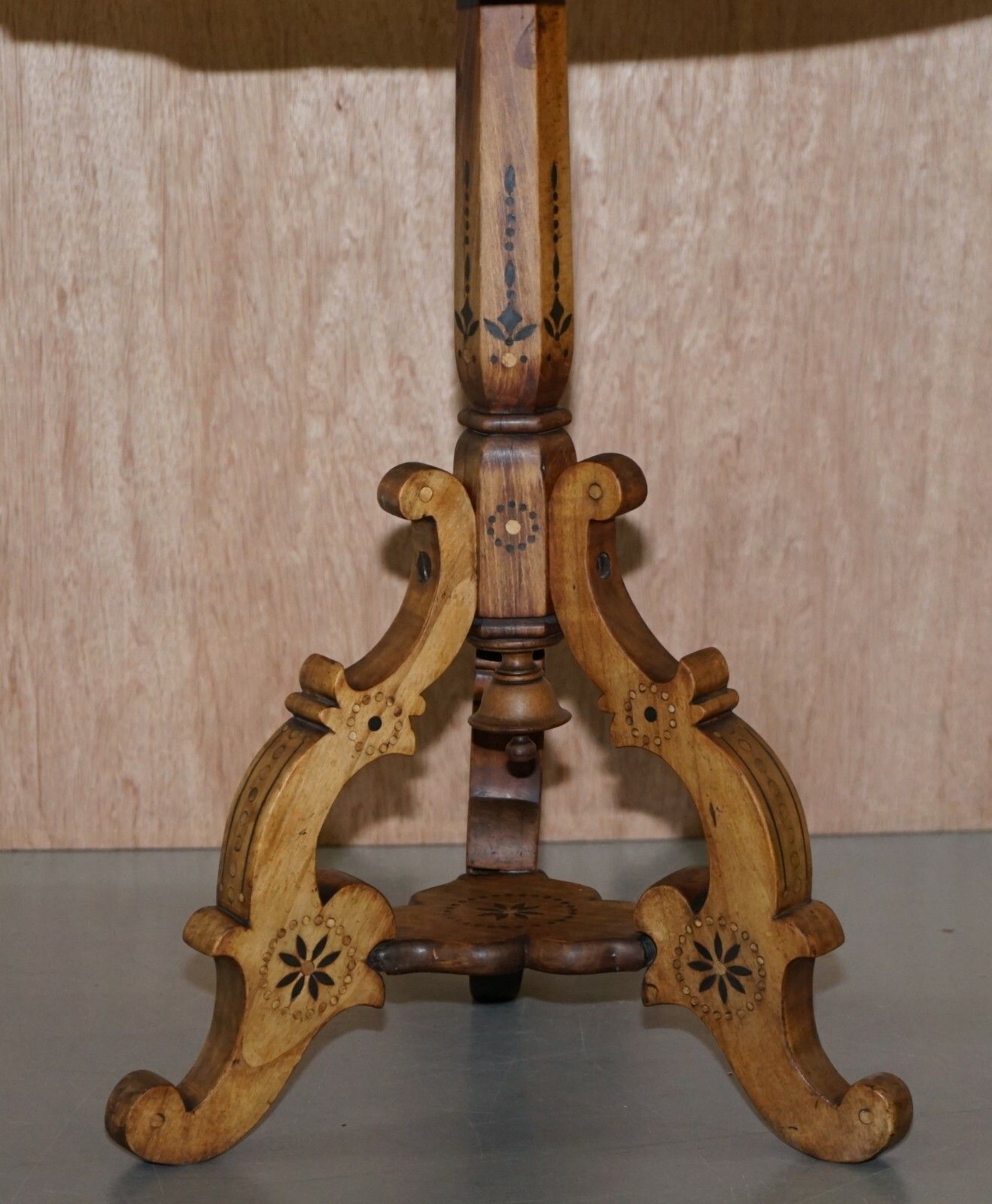 Victorian Sycamore Wood Mother Of Pearl Inlay Round Tilt Top Occasional Table photo vinterior