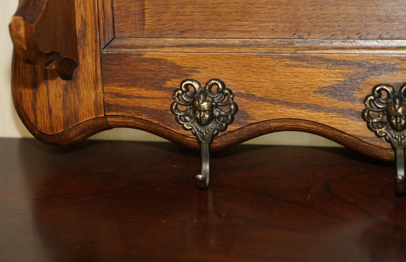 photo furniture Antique Dutch Heavily Carved Oak Coat Hat Scarf Wall Rack Hanger Royal Hooks