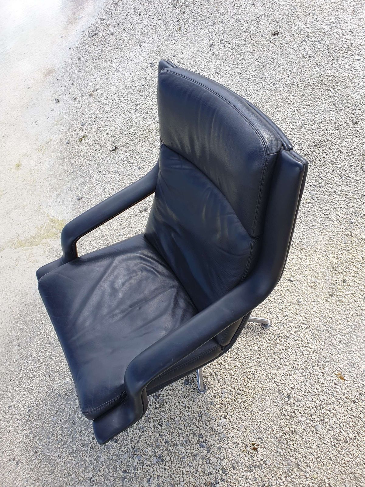 Geoffrey Harcourt For Artifort, Holland, A Model F152 Black Leather Swivel Chair. 1972. photo 690.0