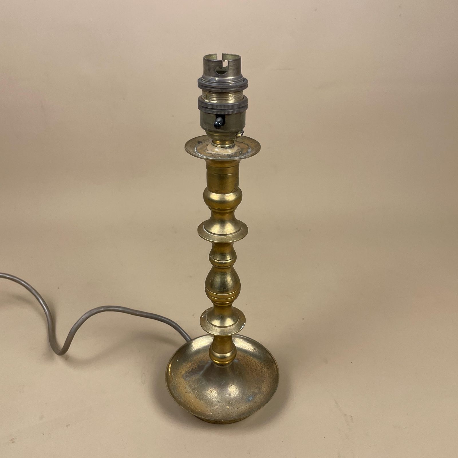 Antique Vintage Metal Gold Brass Lamp Light Bedside Side Table Desk Column Pillar Ornate Lamps Round Base Cottage Bobble Classic Old