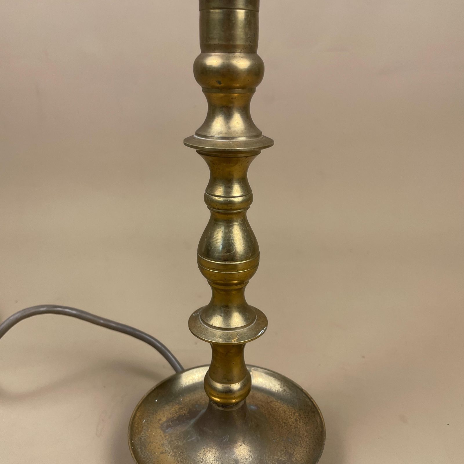 Antique Vintage Metal Gold Brass Lamp Light Bedside Side Table Desk Column Pillar Ornate Lamps Round Base Cottage Bobble Classic Old photo Lighting