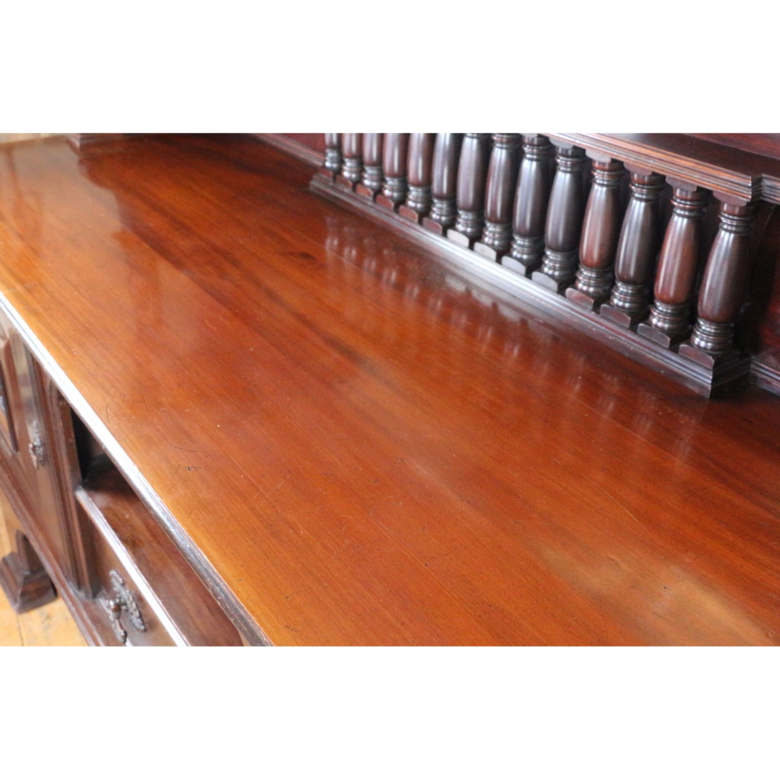 A Large Victorian Country House Carved Mahogany Mirrored Back Sideboard Shapland & Petter photo Furniture