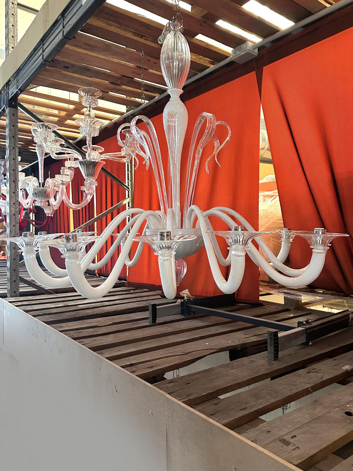 photo furniture Contemporary White With Transparent Leaves Murano Glass Chandelier