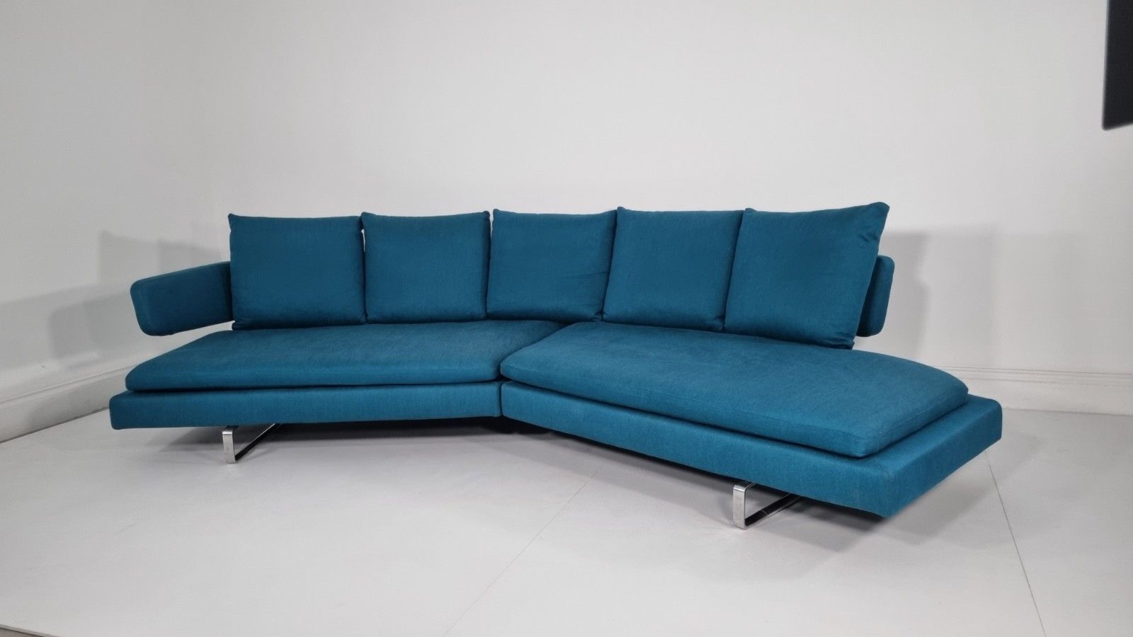 Bb Italia Arne A320 Curved Sofa In Adria Turquoise Fabric In Excellent Condition photo furniture