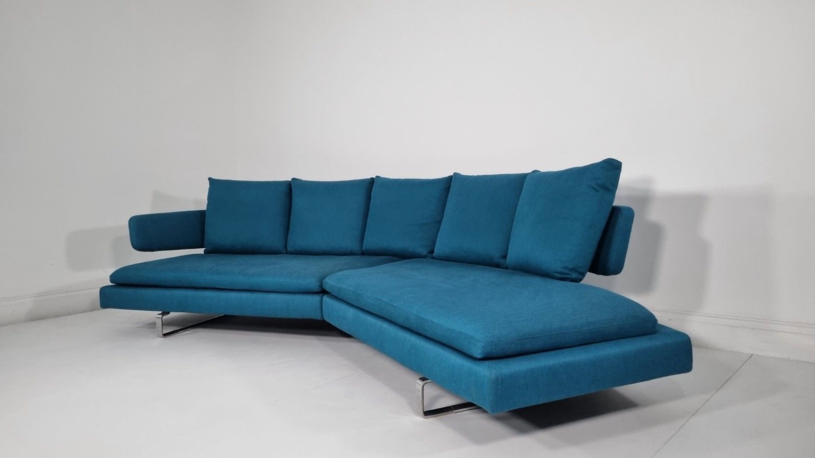 Bb Italia Arne A320 Curved Sofa In Adria Turquoise Fabric In Excellent Condition photo 5508.0