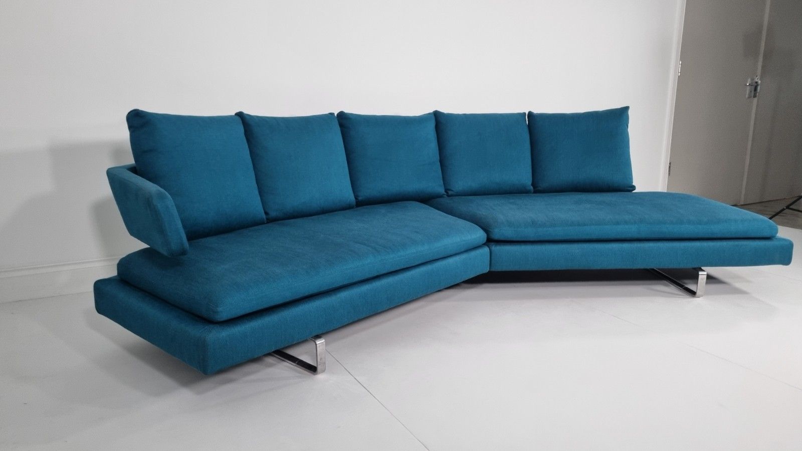 Bb Italia Arne A320 Curved Sofa In Adria Turquoise Fabric In Excellent Condition photo buy