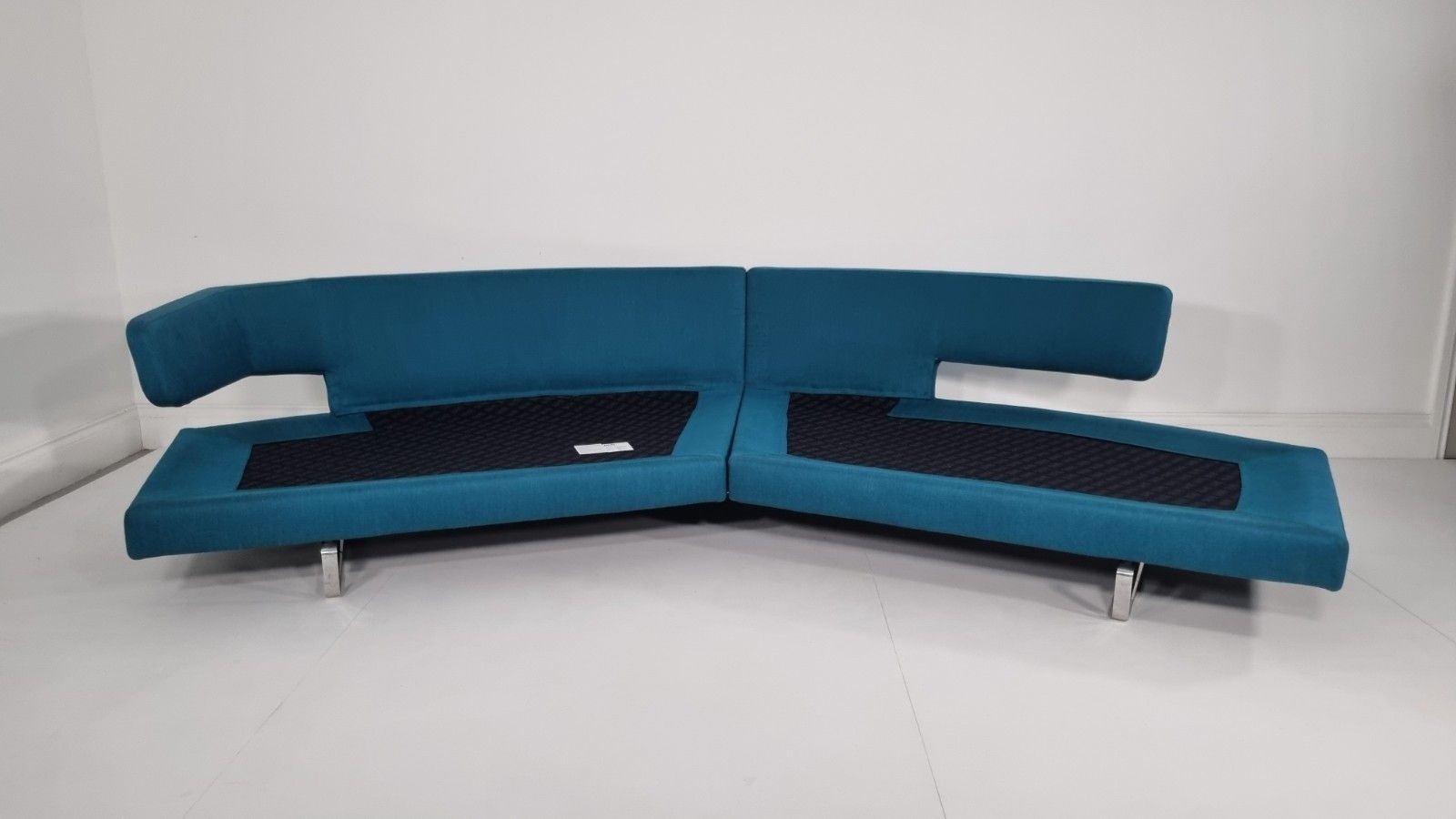 Furniture Bb Italia Arne A320 Curved Sofa In Adria Turquoise Fabric In Excellent Condition photo