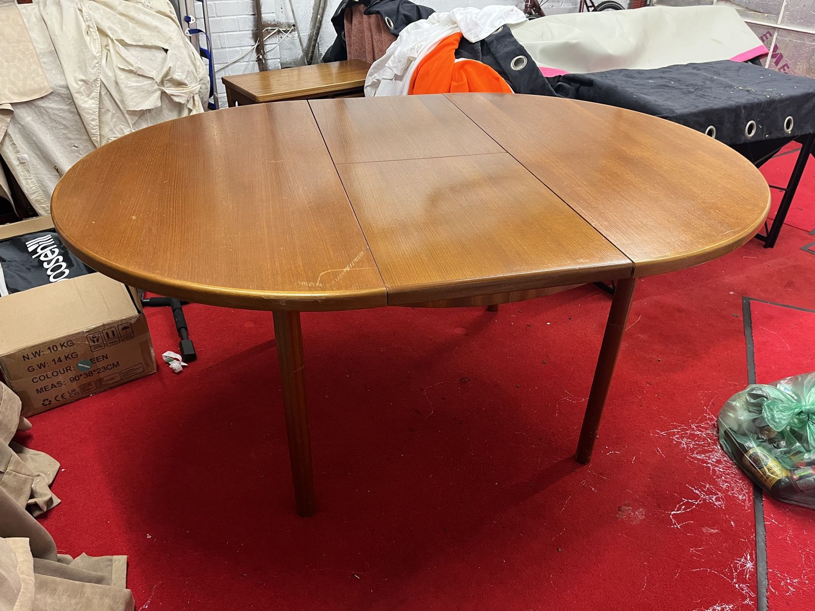 McIntosh Extendable Dinning Table. photo Furniture