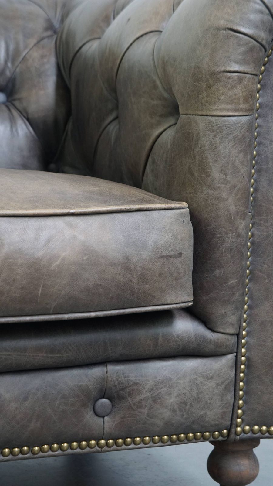 1048.0 Unique And Spacious Gray Cowhide Chesterfield Club Armchair In English Style On Wheels photo