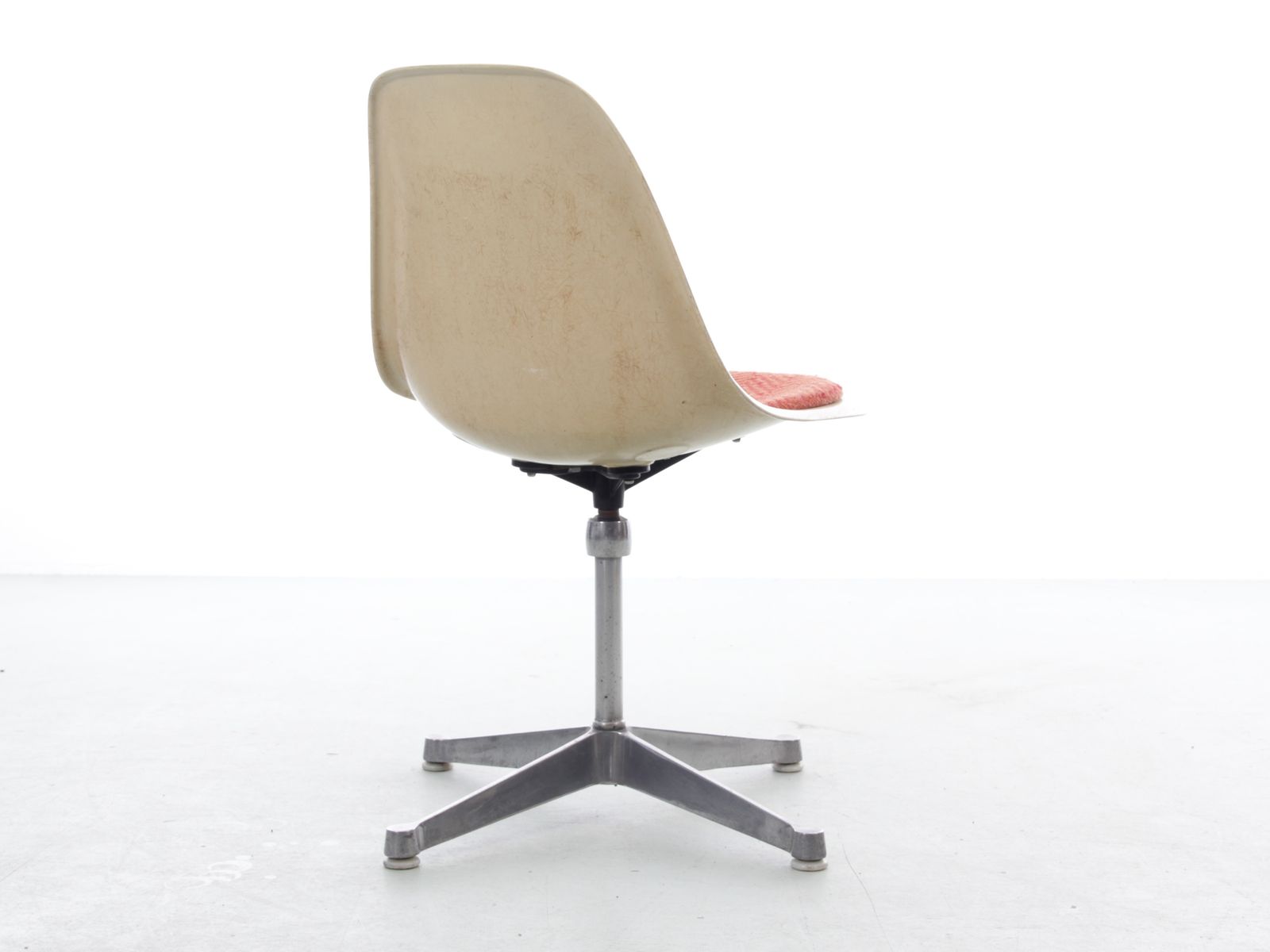 Set Of 4 Space Age Swivel Chairs. Original Upholstery. Charles Eames – Herman Miller. photo vintage