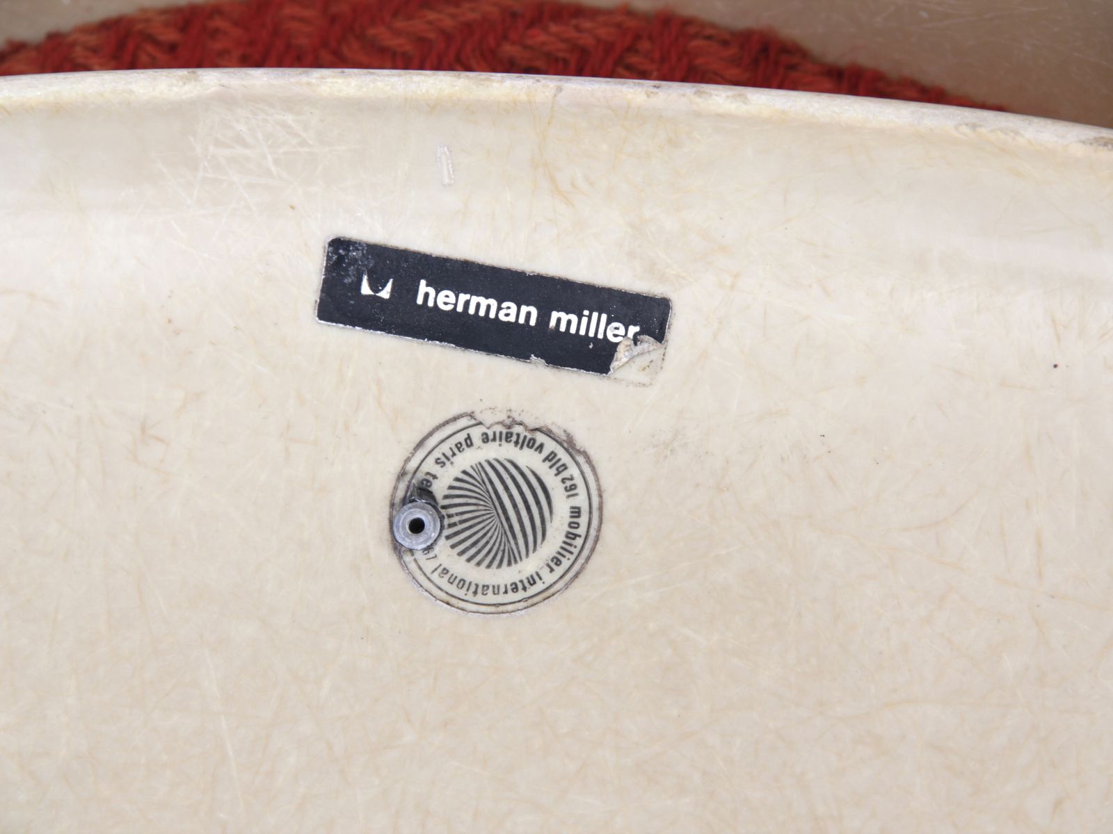 photo vintage Set Of 4 Space Age Swivel Chairs. Original Upholstery. Charles Eames – Herman Miller.