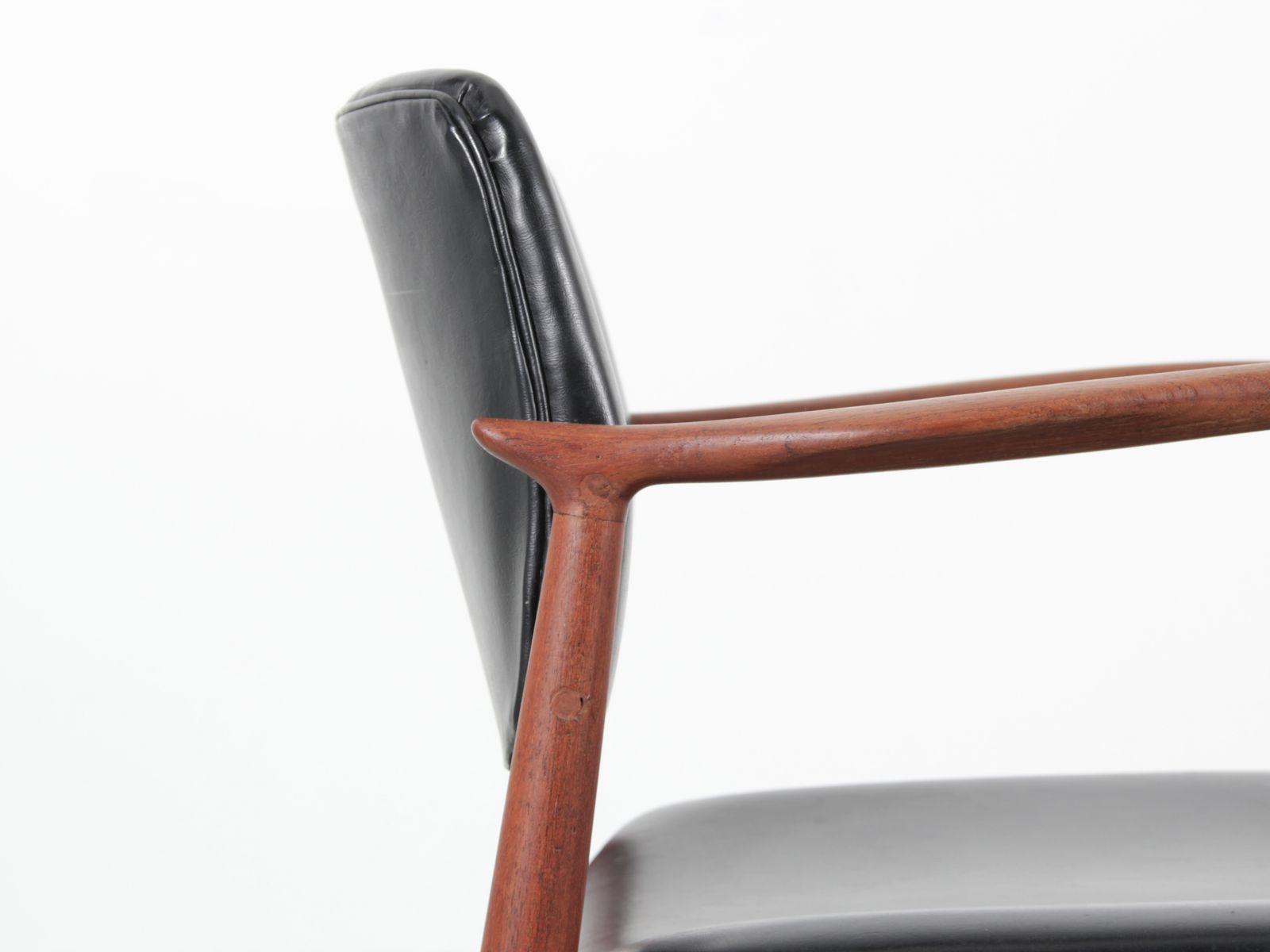 photo vinterior Mid Century Modern Danish Pair Of Armchair In Teak Model Captain 66 By Erik Buck