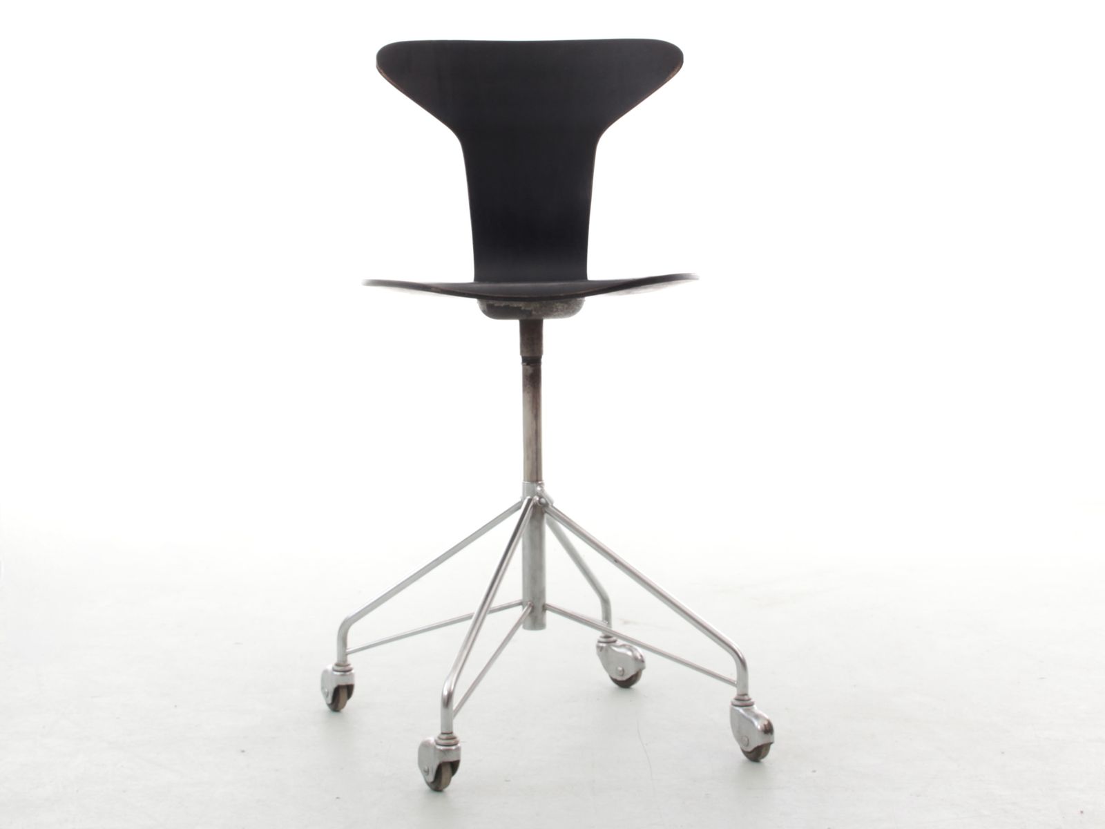 Mid Century Modern Scandinavian Desk Chair Model Munkegaard By Arne Jacobsen For Fritz Hansen photo Furniture