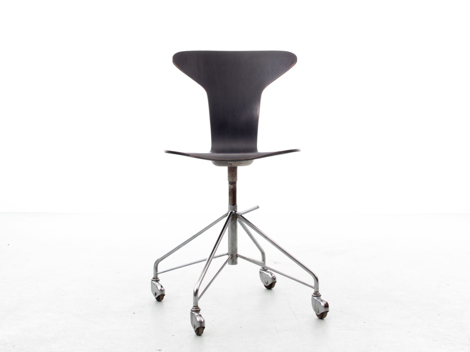 Mid Century Modern Scandinavian Desk Chair Model Munkegaard By Arne Jacobsen For Fritz Hansen