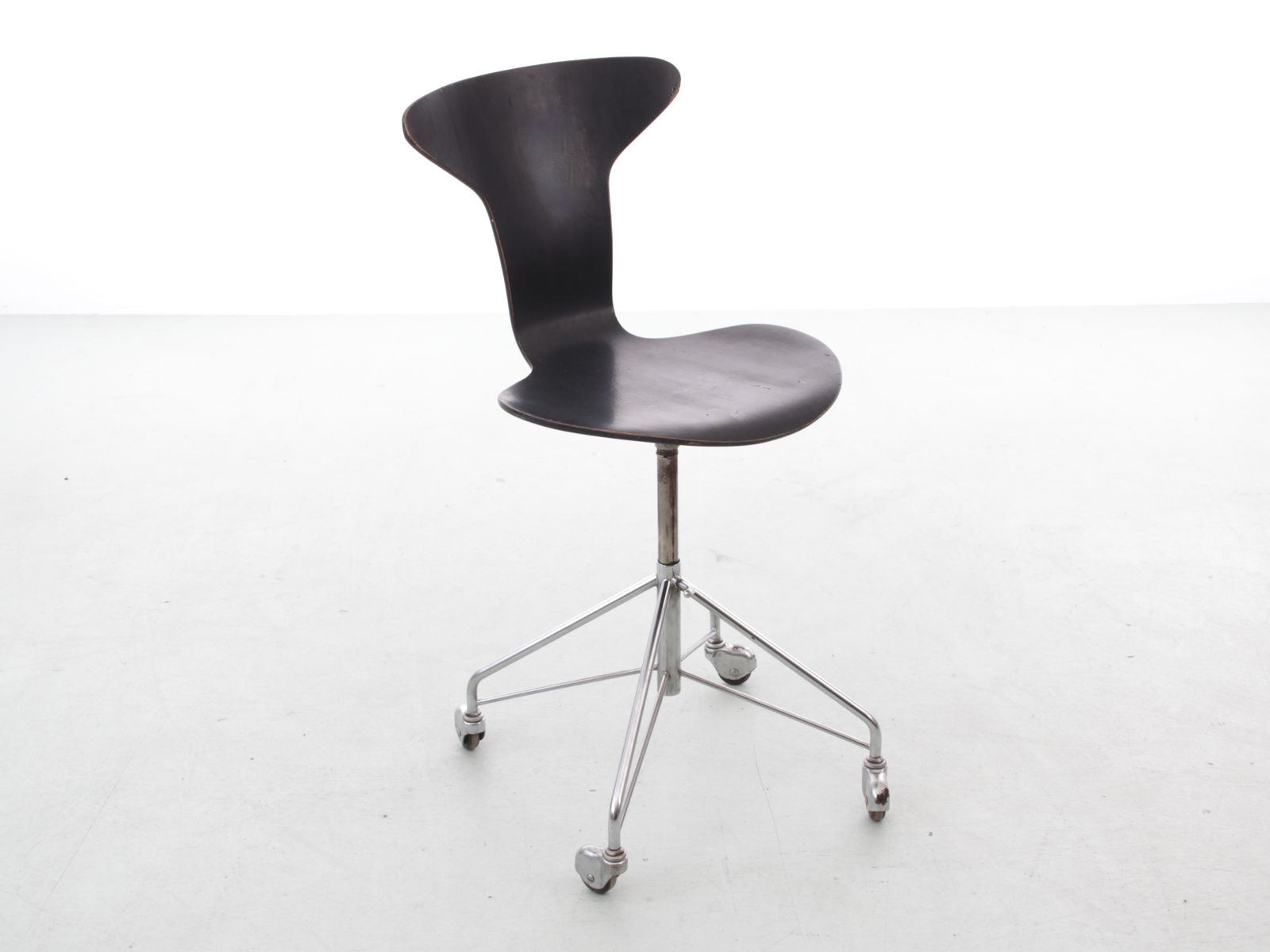 Mid Century Modern Scandinavian Desk Chair Model Munkegaard By Arne Jacobsen For Fritz Hansen photo vintage