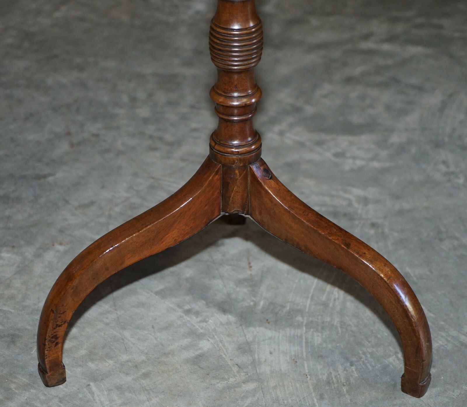 Antique Georgian Walnut Tripod Side End Lamp Or Wine Table Original Patina photo vintage