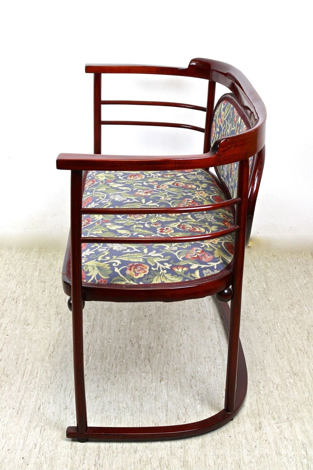 20th Century Art Nouveau "Fledermaus" Bentwood Seating Set By Kohn, At Ca. 1907 photo vinterior