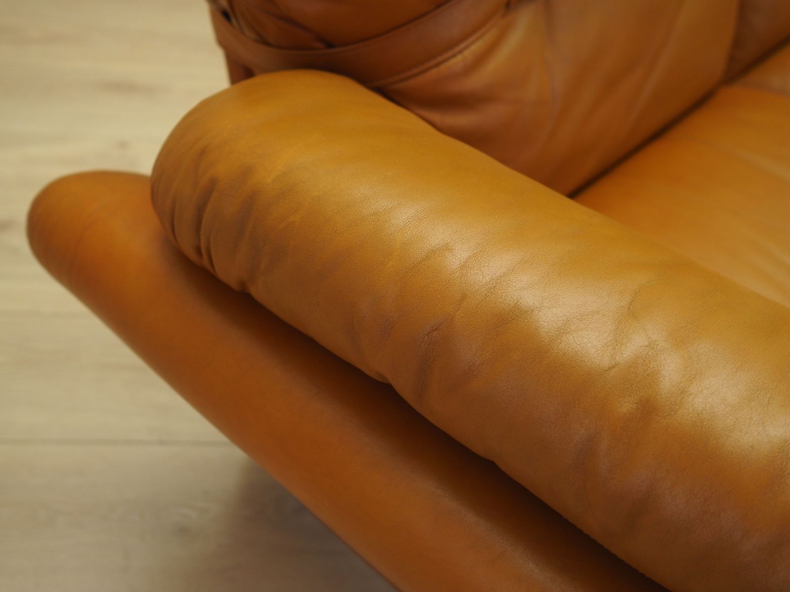 photo furniture Oranje leren bank | Space Age-design | ca. jaren 1960 | Italië